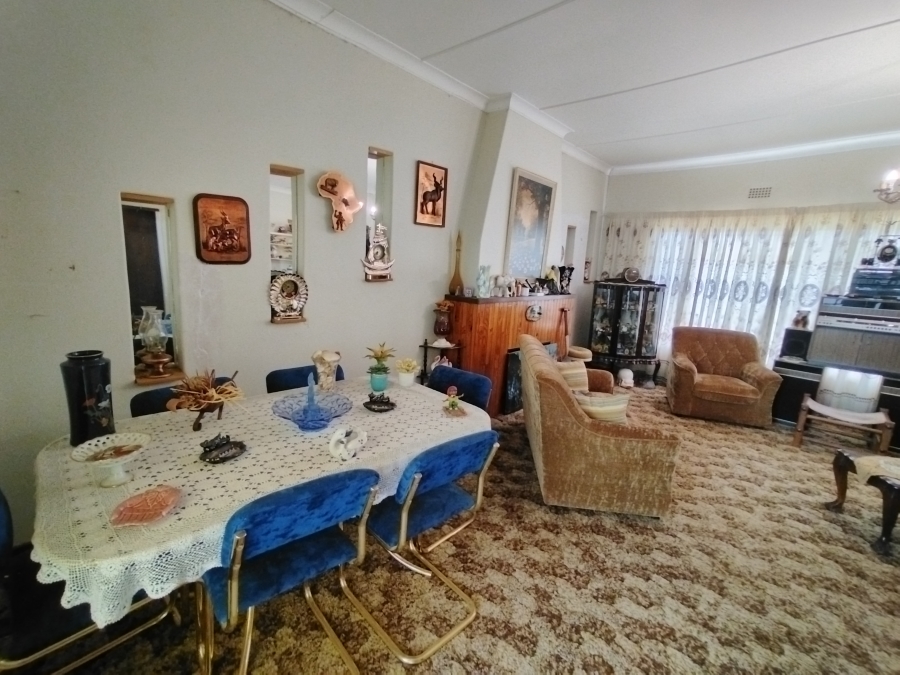 4 Bedroom Property for Sale in Warrenton Northern Cape